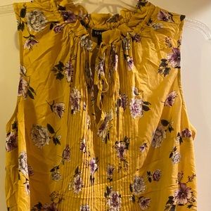 Tank Top Shirt With Floral Design and Tie